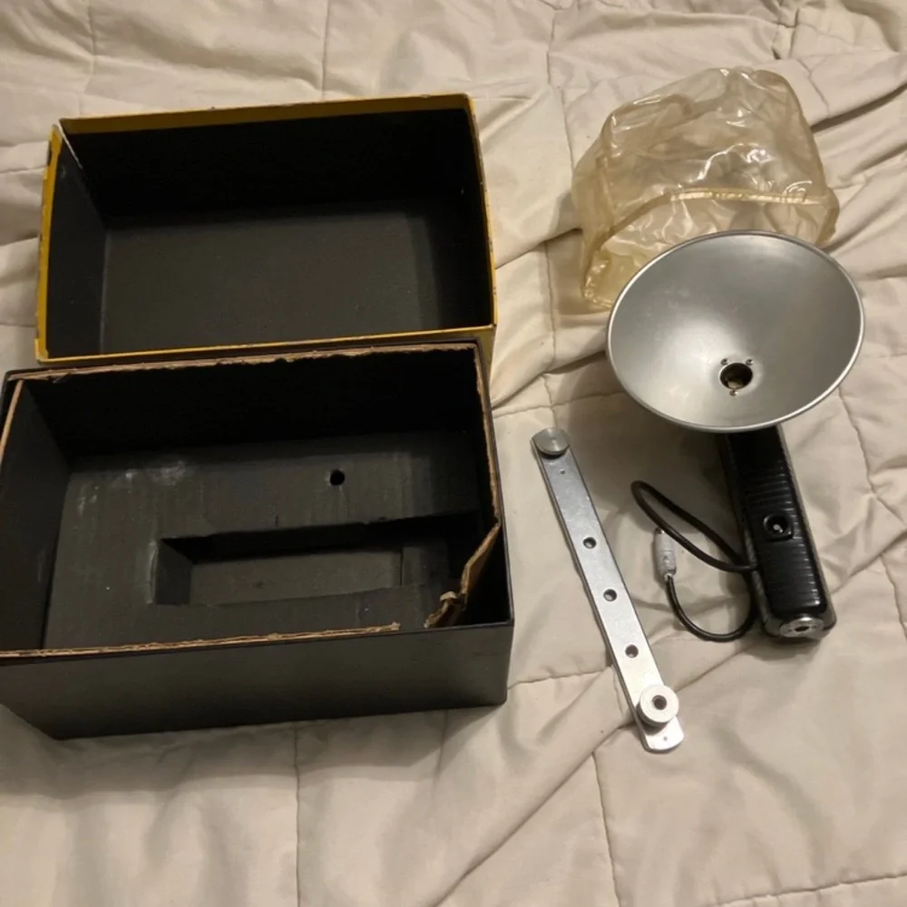 Vintage Kodak Standard Flasholder with Original Box & 2-Way Flashguard – 1940s–